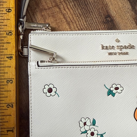 Kate Spade x Disney Cream Wristlet with Tigger and Floral Design - Picture 10 of 12